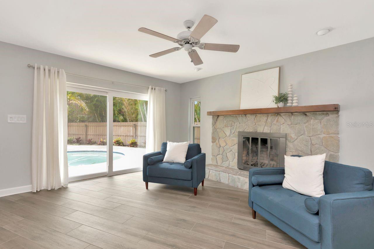 Listing photo id 19 for 111 Carlyle Drive