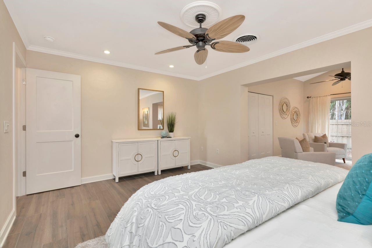 Listing photo id 23 for 111 Carlyle Drive