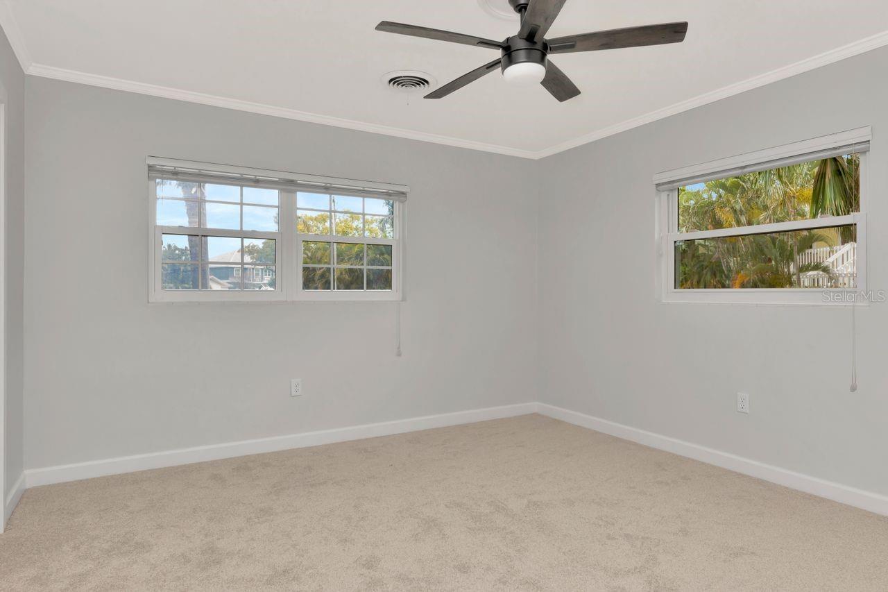 Listing photo id 33 for 111 Carlyle Drive