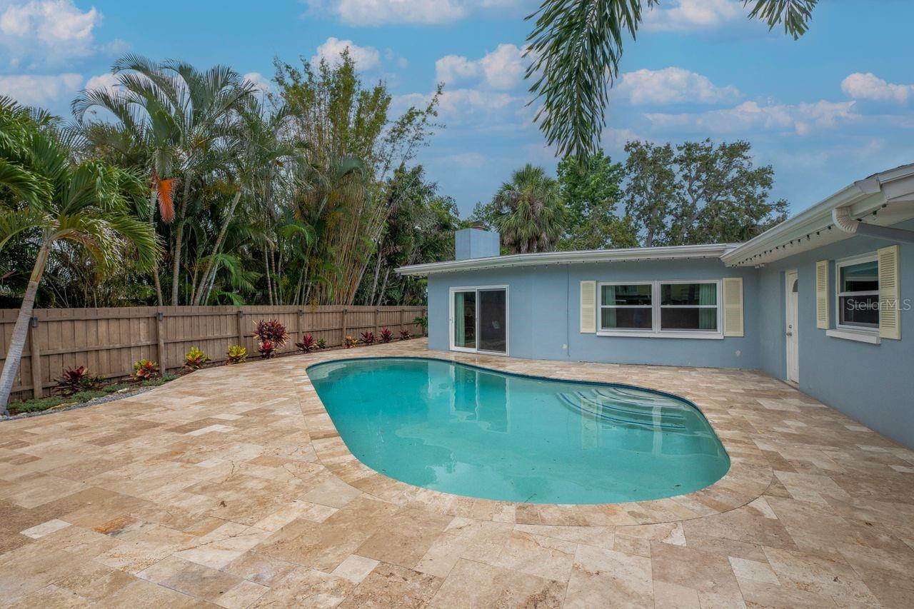 Listing photo id 41 for 111 Carlyle Drive
