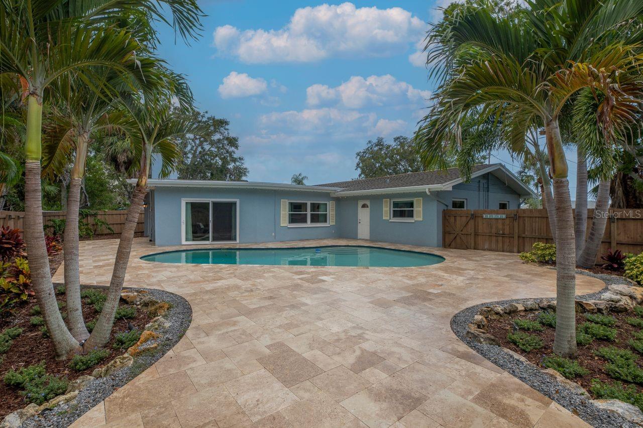 Listing photo id 42 for 111 Carlyle Drive