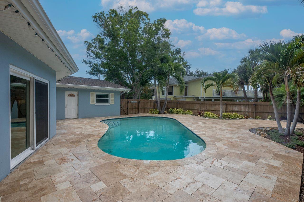 Listing photo id 43 for 111 Carlyle Drive