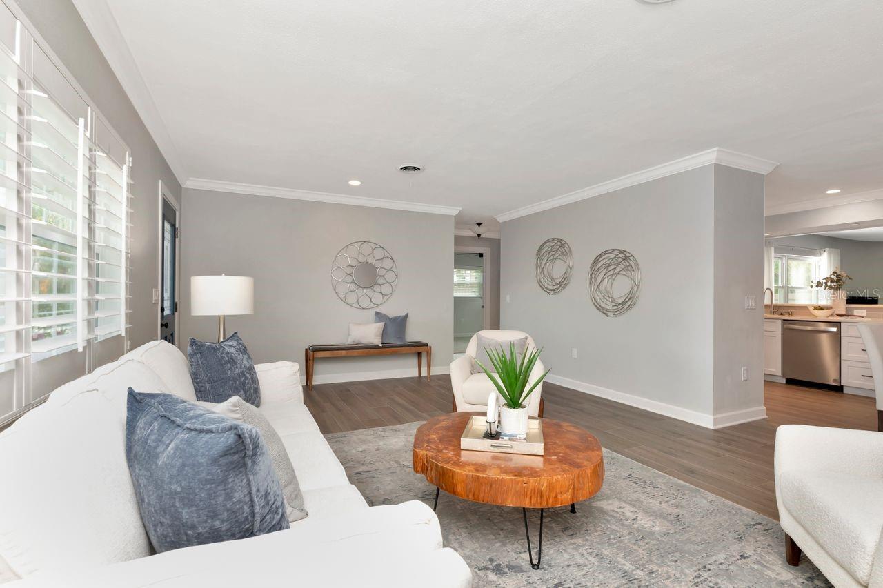Listing photo id 5 for 111 Carlyle Drive