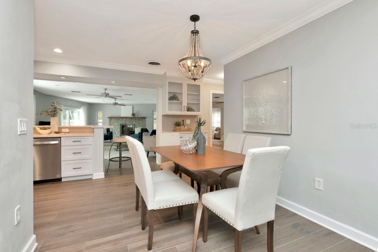 Listing photo id 7 for 111 Carlyle Drive
