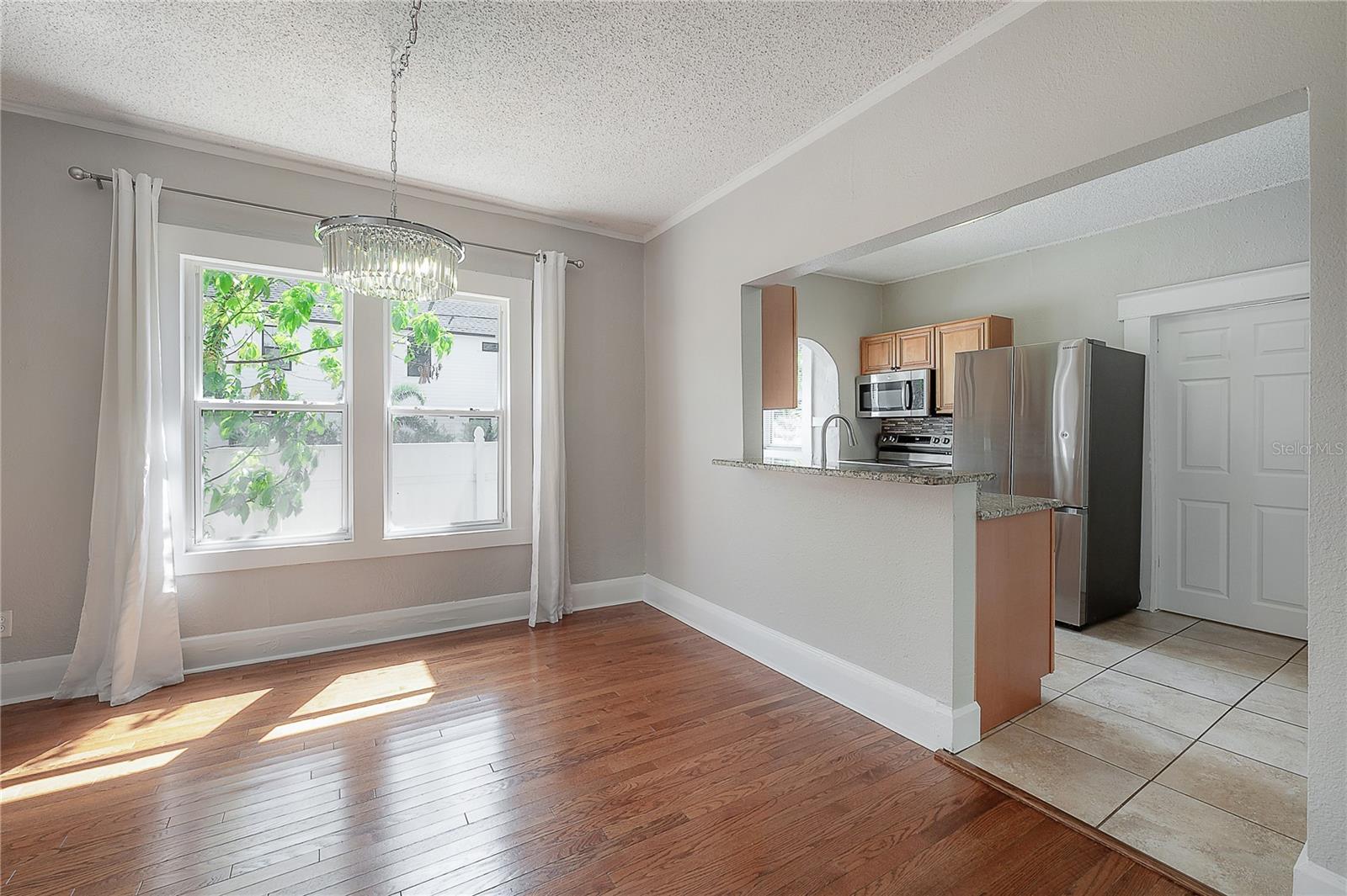 Image 11 of 40 For 302 Hilda Street