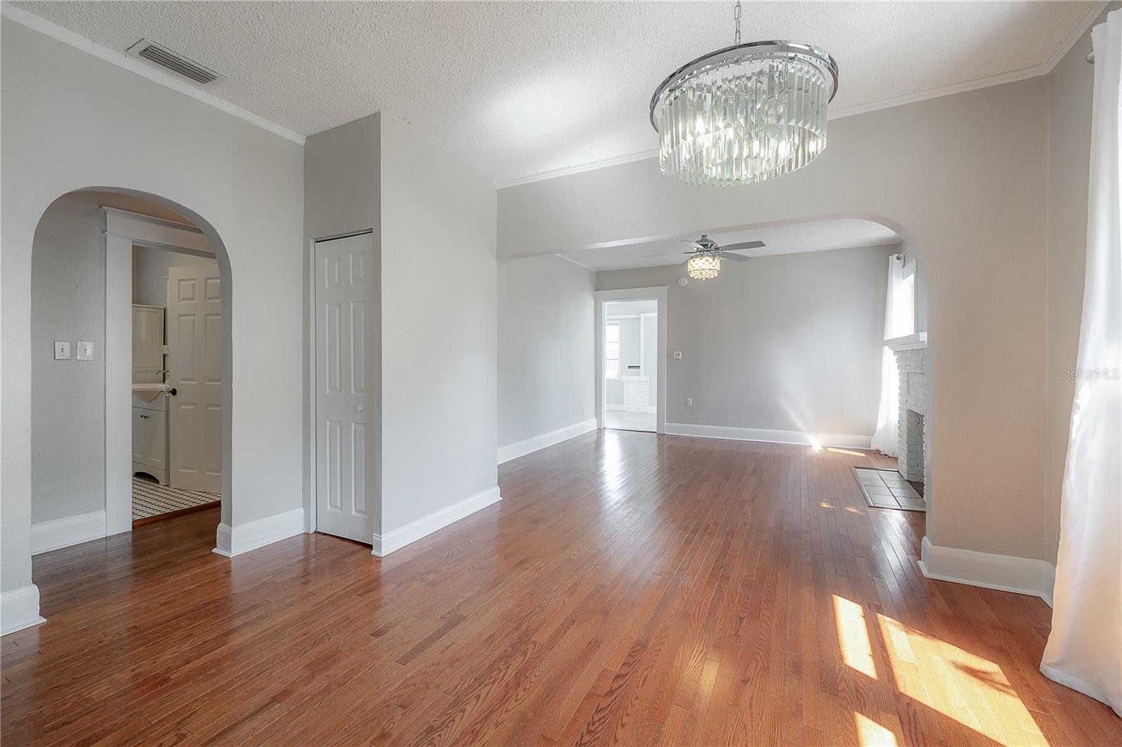 Image 12 of 40 For 302 Hilda Street