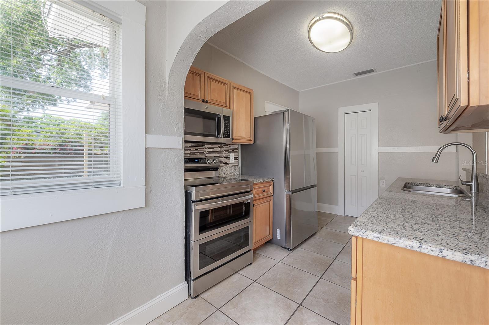 Image 17 of 40 For 302 Hilda Street
