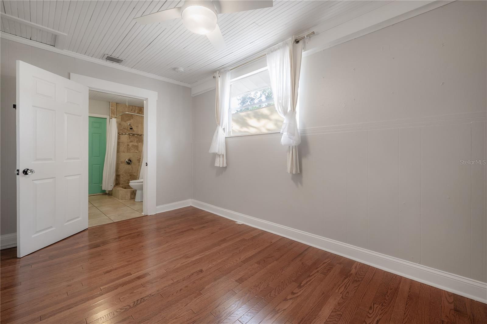 Image 30 of 40 For 302 Hilda Street