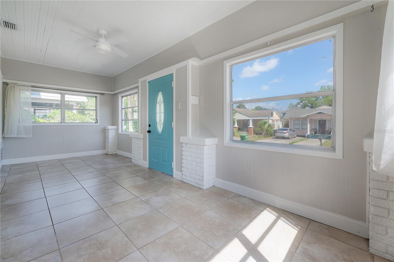 Image 5 of 40 For 302 Hilda Street