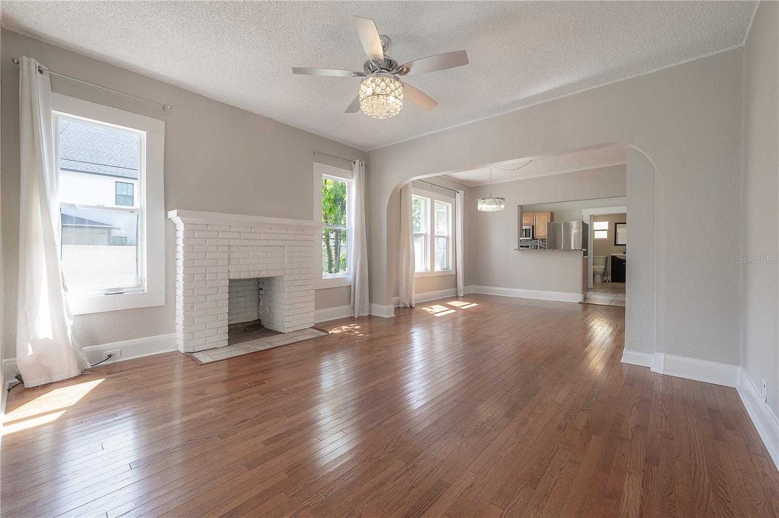 Image 6 of 40 For 302 Hilda Street