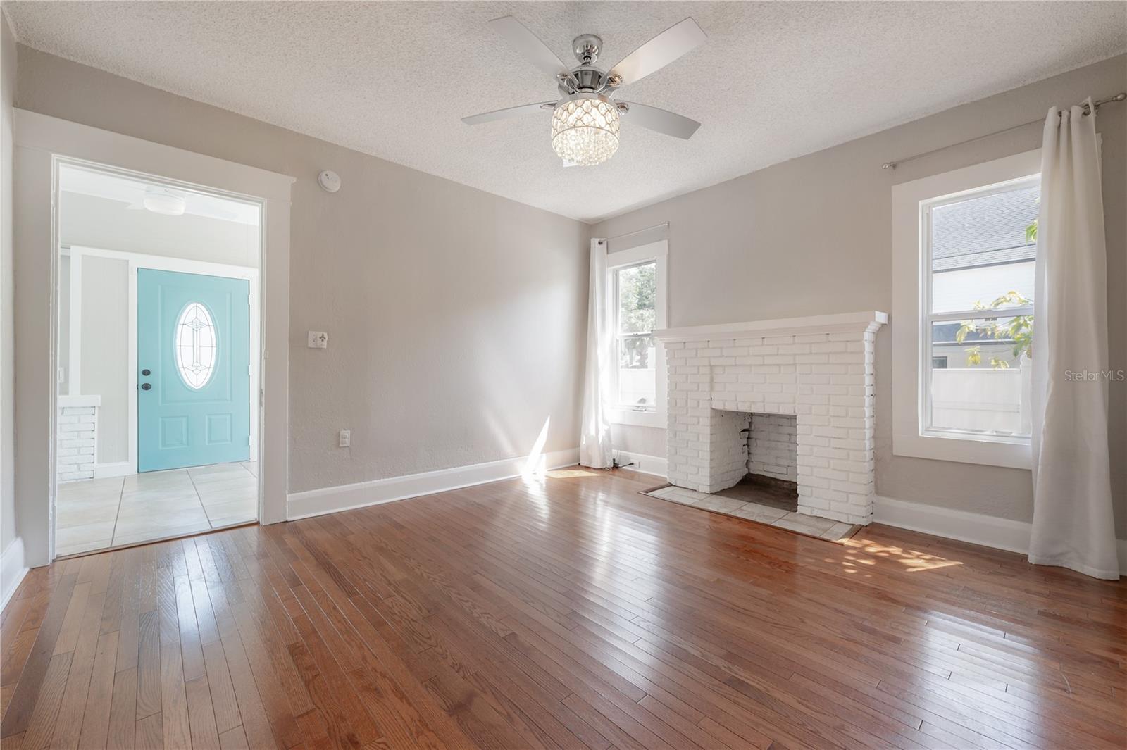 Image 7 of 40 For 302 Hilda Street