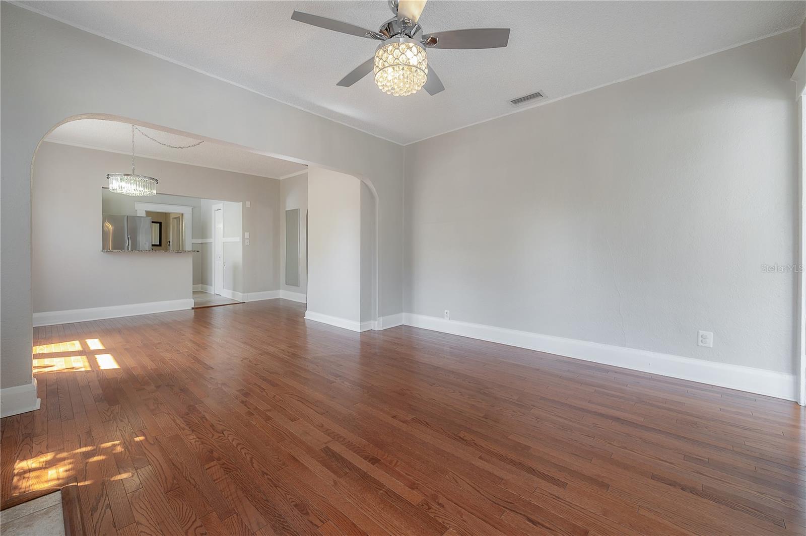 Image 9 of 40 For 302 Hilda Street