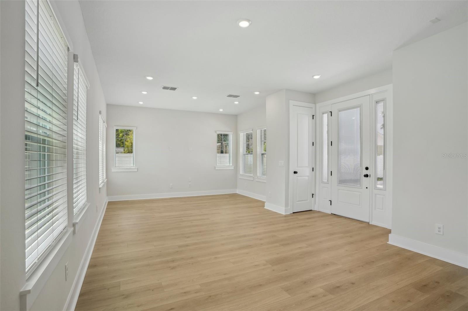 Image 19 of 44 For 216 Harding Street