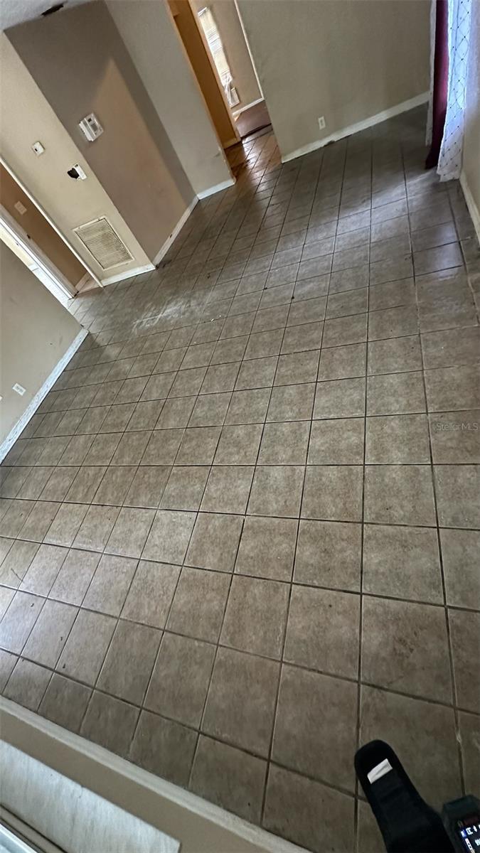 Listing photo id 4 for 8718 Brooks Street