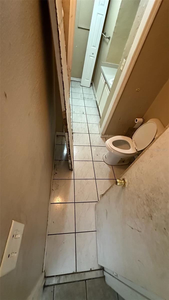 Listing photo id 7 for 8718 Brooks Street