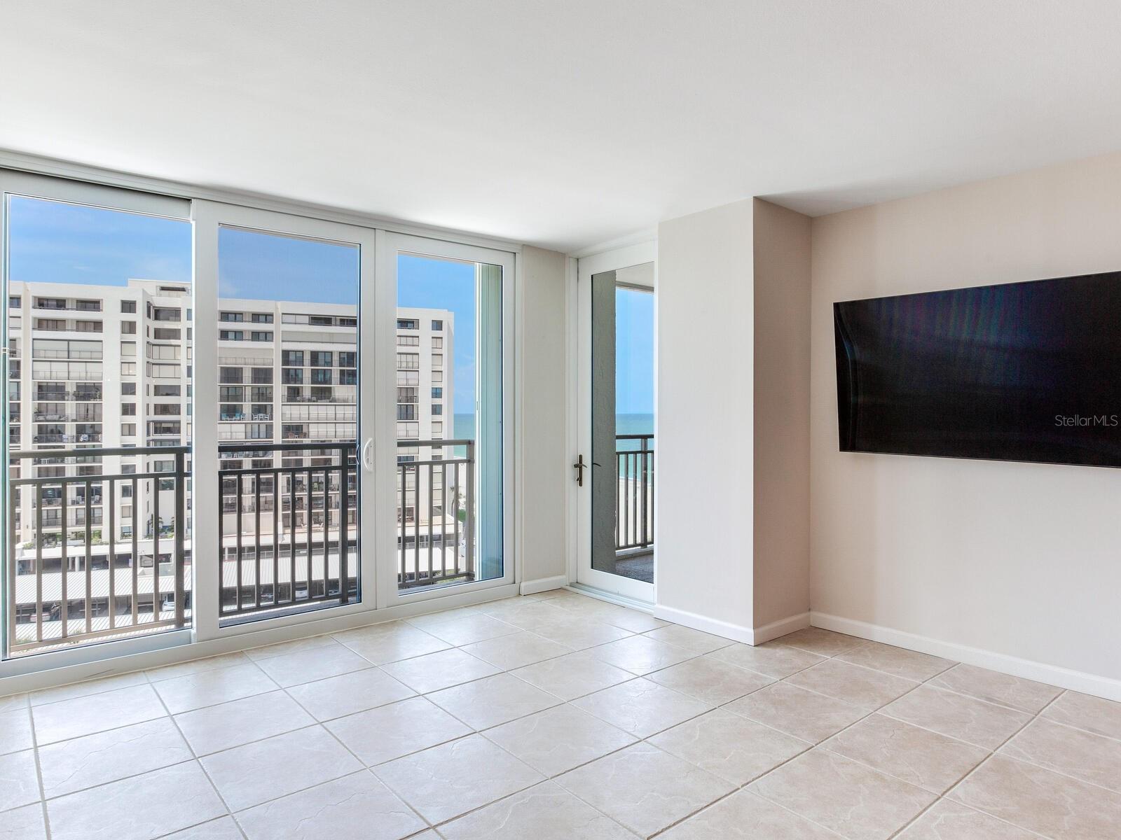 Image 11 of 81 For 1430 Gulf Boulevard 707