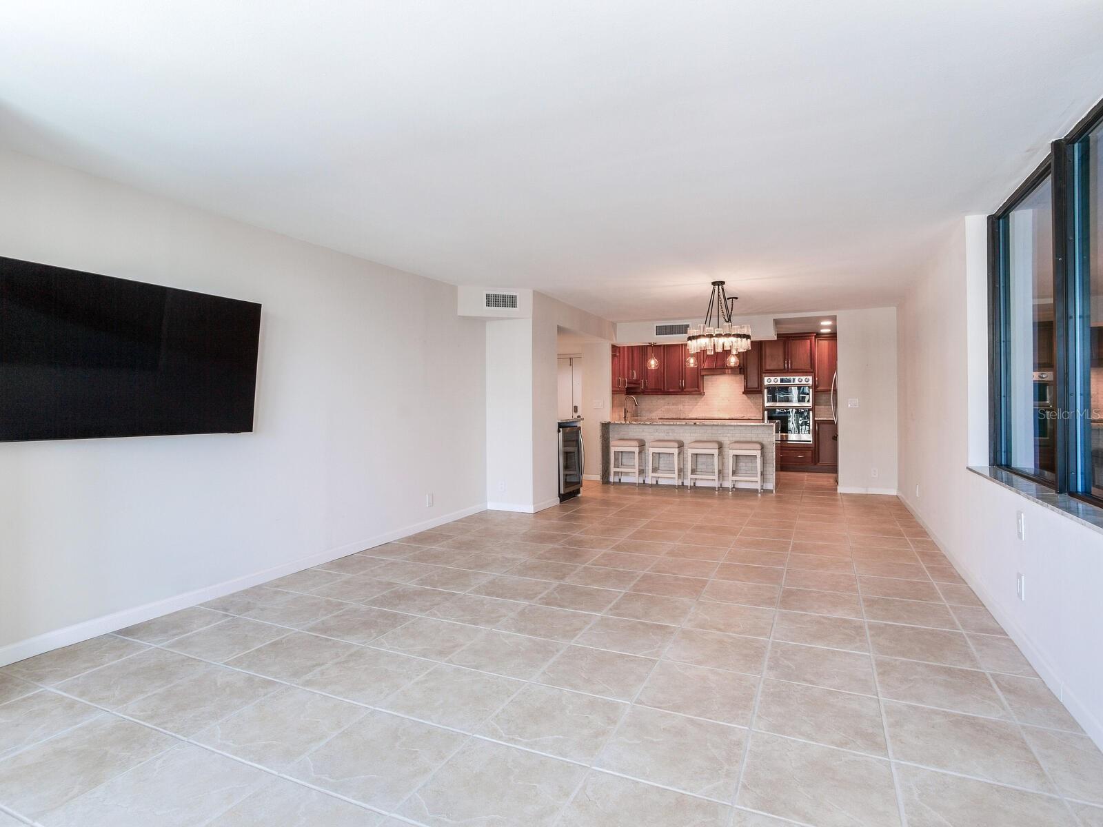Image 28 of 81 For 1430 Gulf Boulevard 707