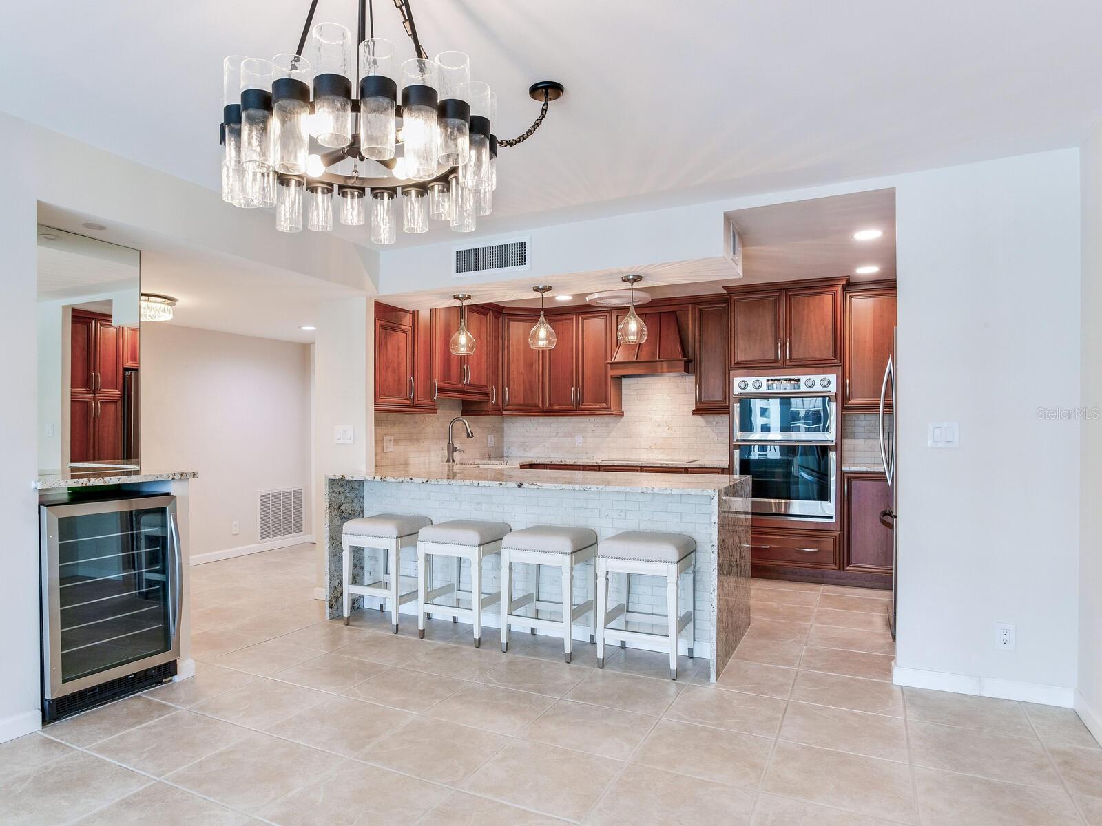Image 29 of 81 For 1430 Gulf Boulevard 707