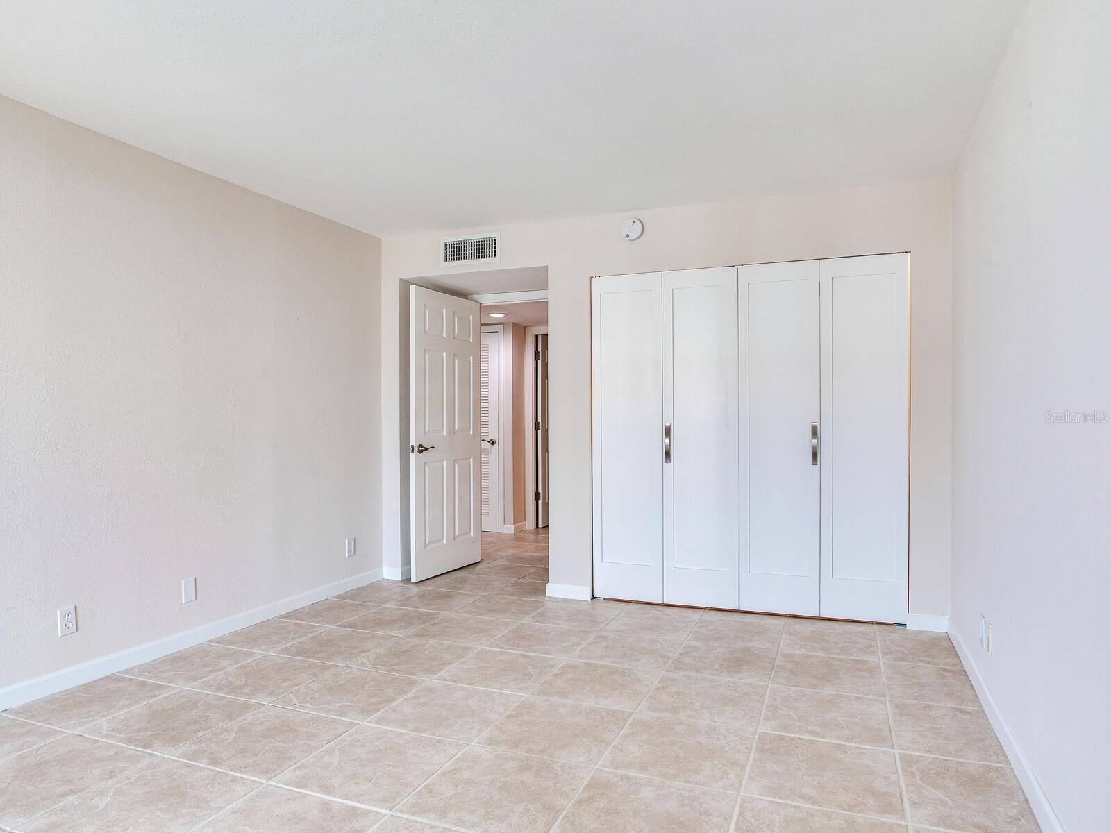 Image 46 of 81 For 1430 Gulf Boulevard 707