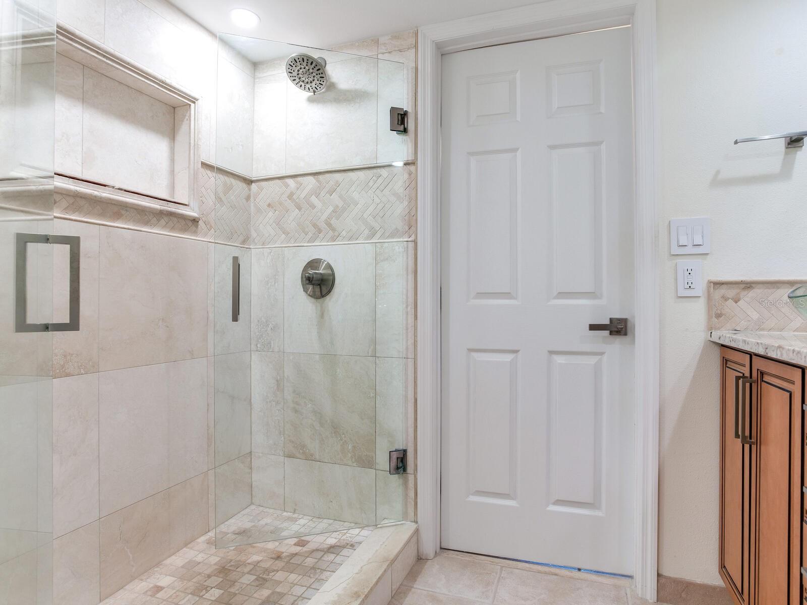Image 56 of 81 For 1430 Gulf Boulevard 707