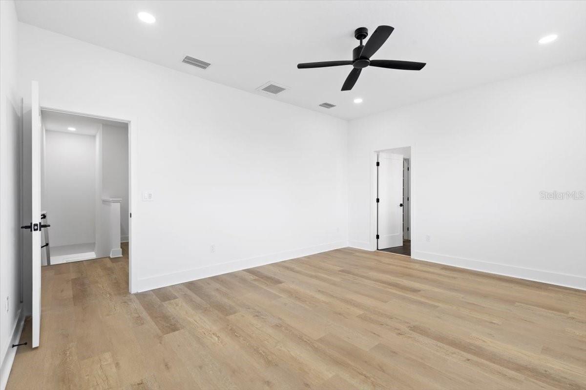Image 18 of 22 For 2608 Columbus Drive 3