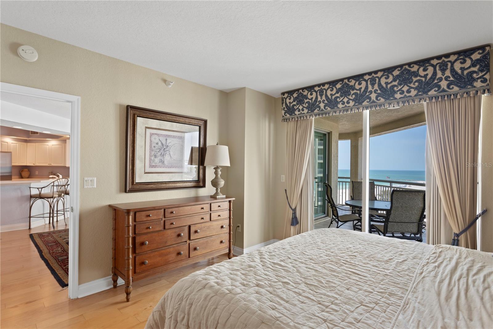 Image 23 of 48 For 1180 Gulf Boulevard 1604