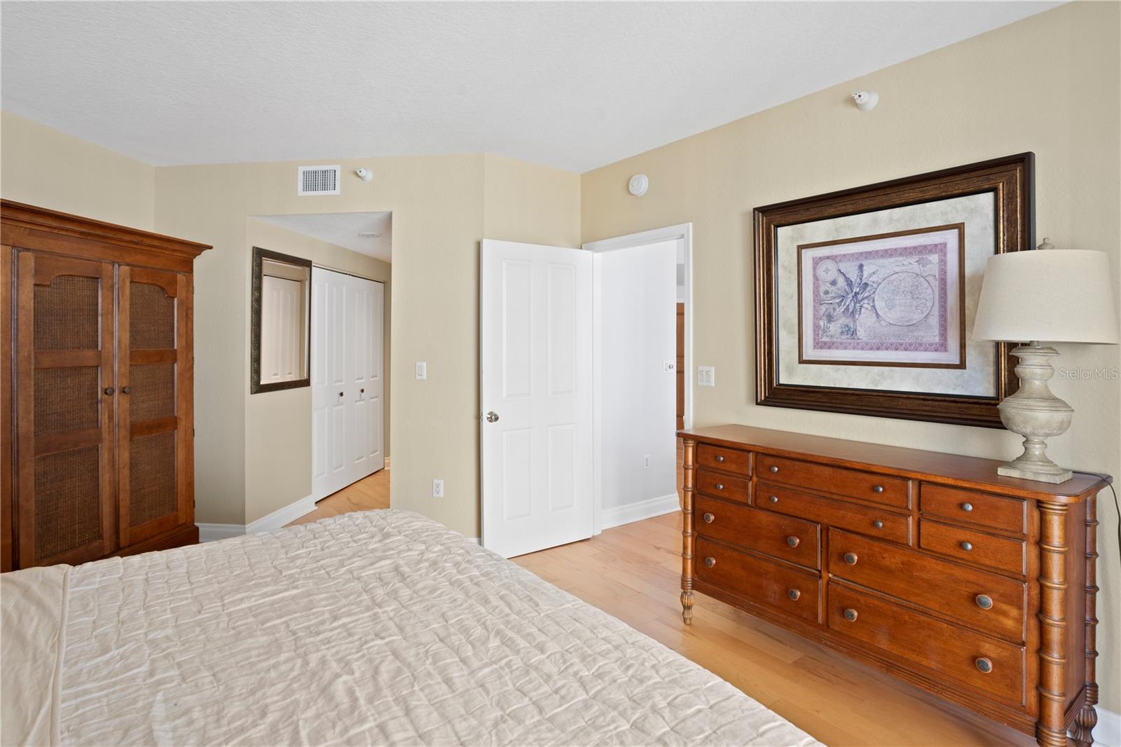 Image 24 of 48 For 1180 Gulf Boulevard 1604