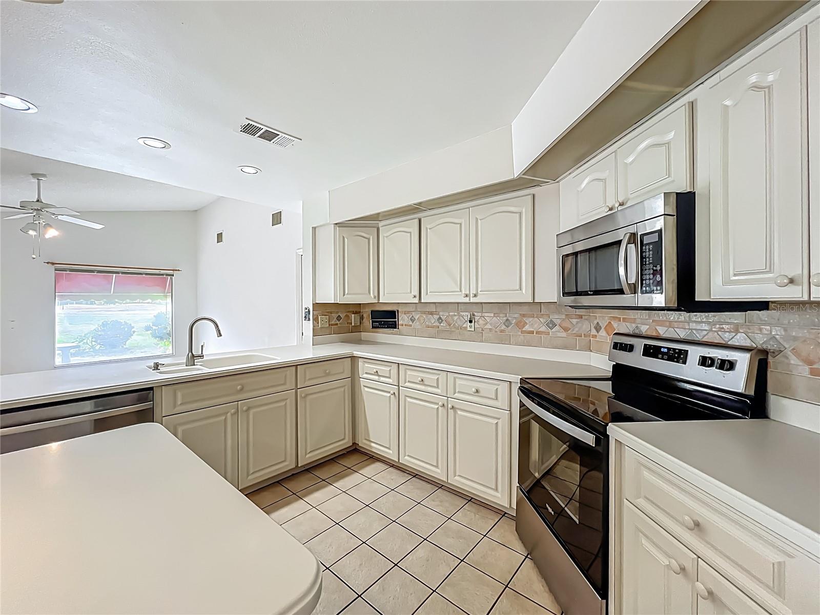 Image 12 of 40 For 8822 Misty Creek Drive