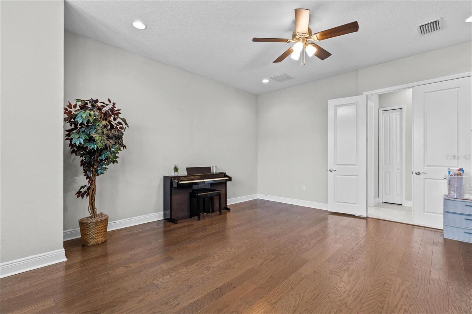 Image 21 of 100 For 2724 Coco Palm Circle