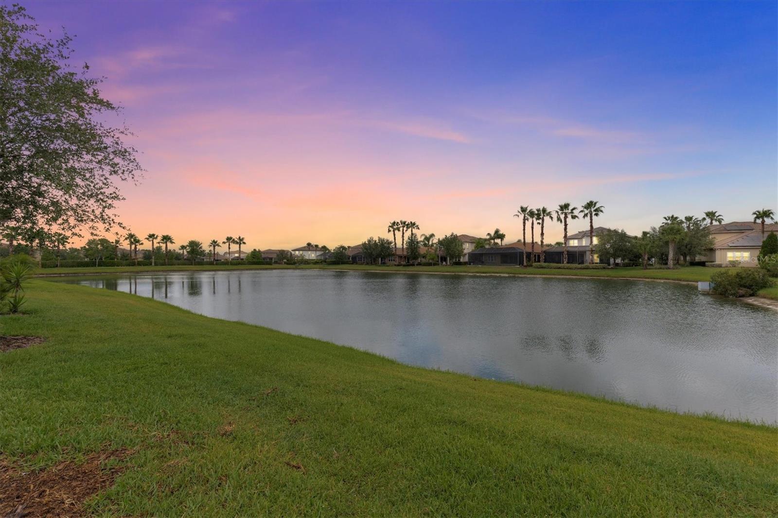 Image 3 of 100 For 2724 Coco Palm Circle