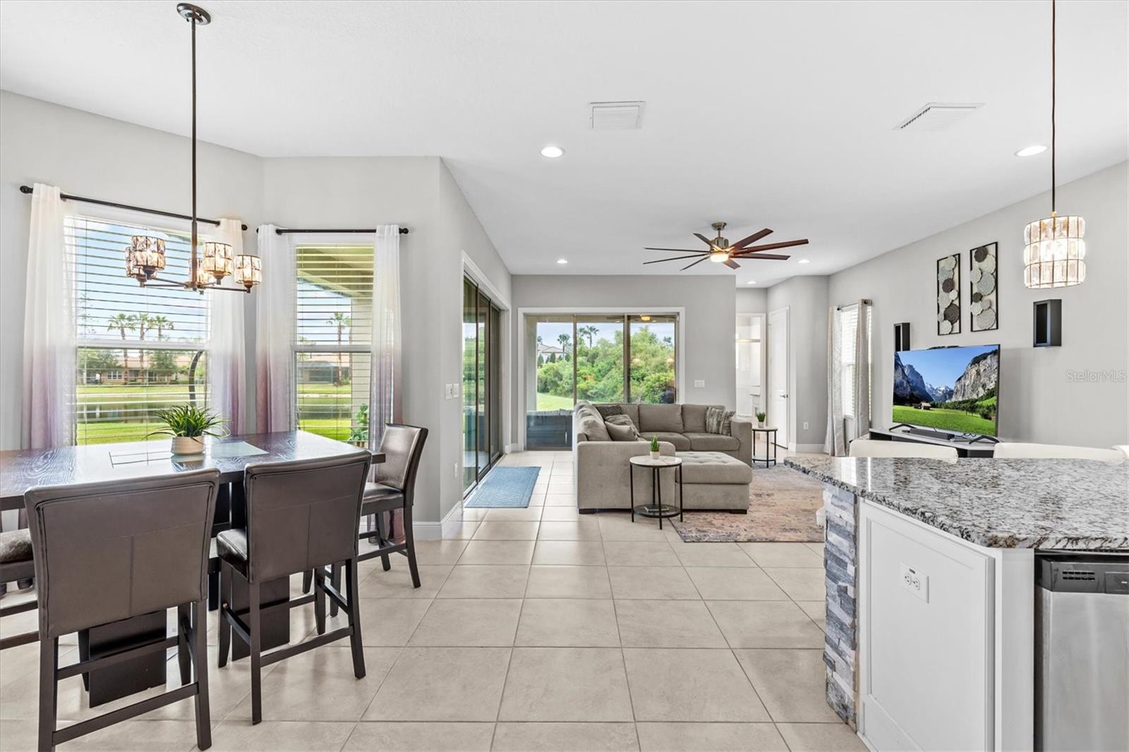 Image 34 of 100 For 2724 Coco Palm Circle