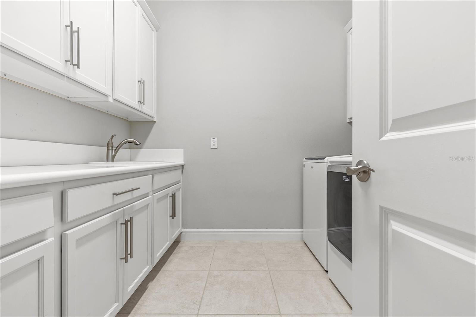 Image 46 of 100 For 2724 Coco Palm Circle