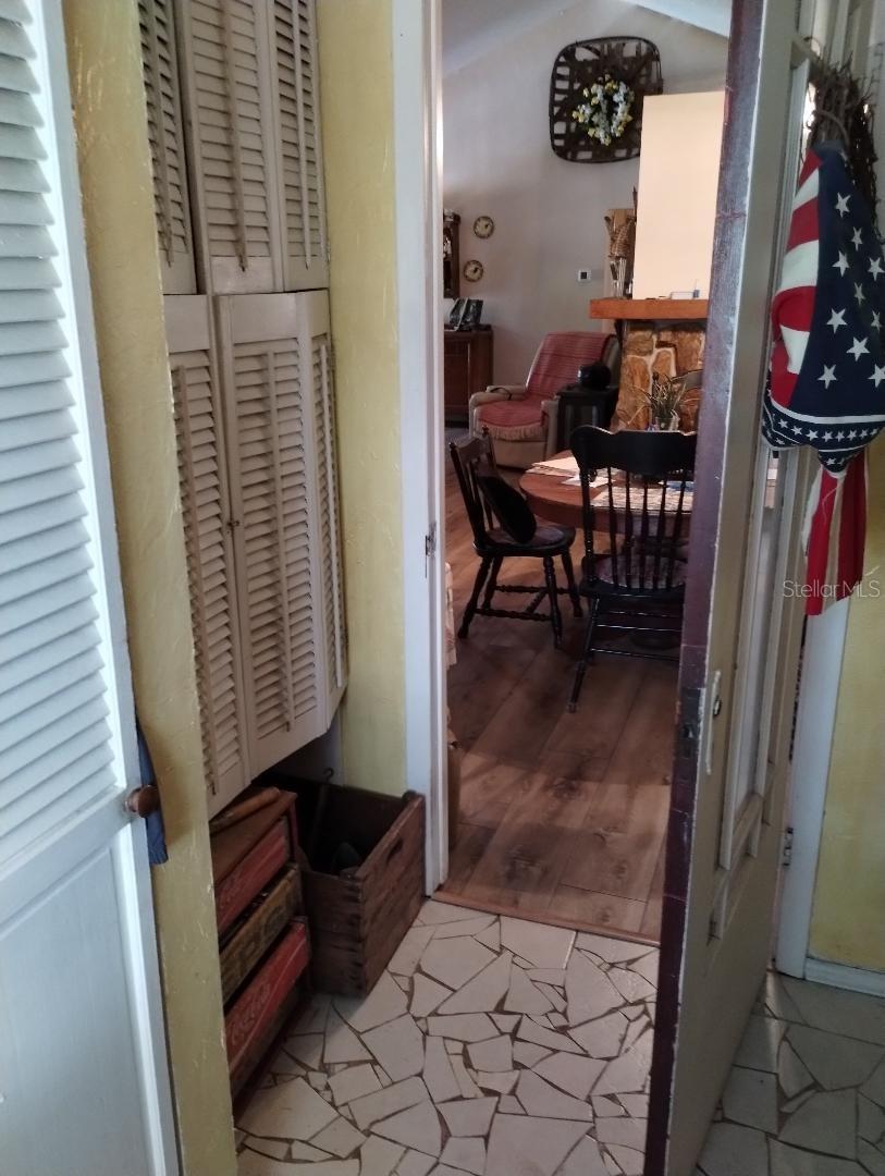 Listing photo id 8 for 7608 Chenkin