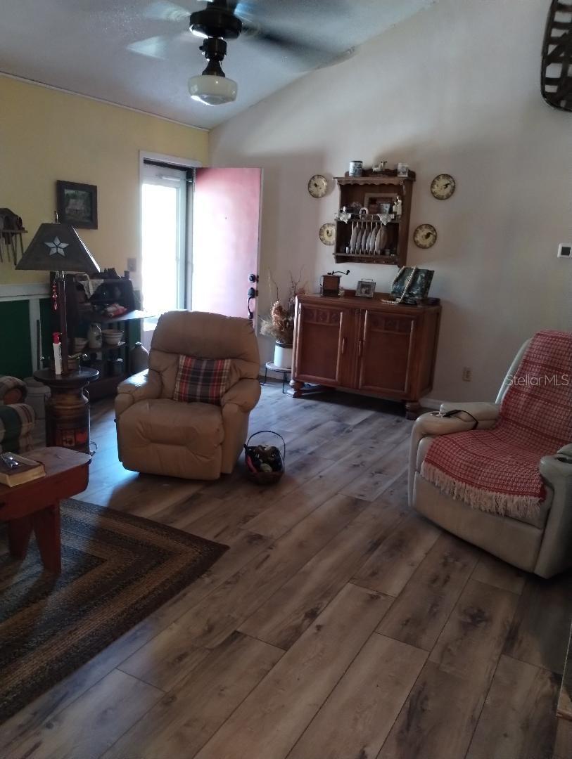 Listing photo id 0 for 7608 Chenkin