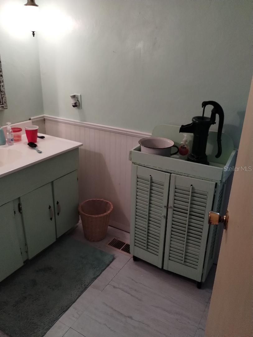 Listing photo id 32 for 7608 Chenkin
