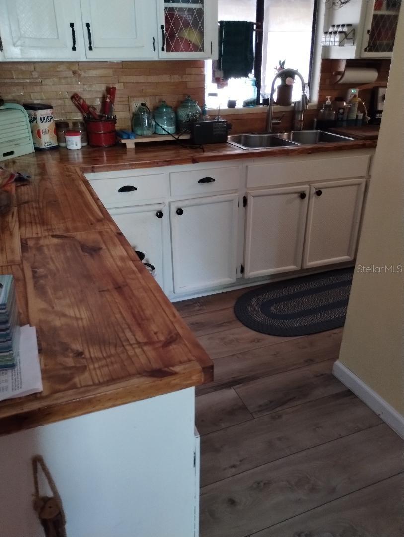 Listing photo id 34 for 7608 Chenkin