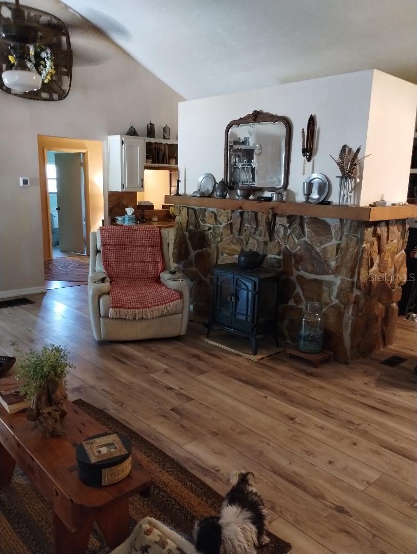 Listing photo id 3 for 7608 Chenkin