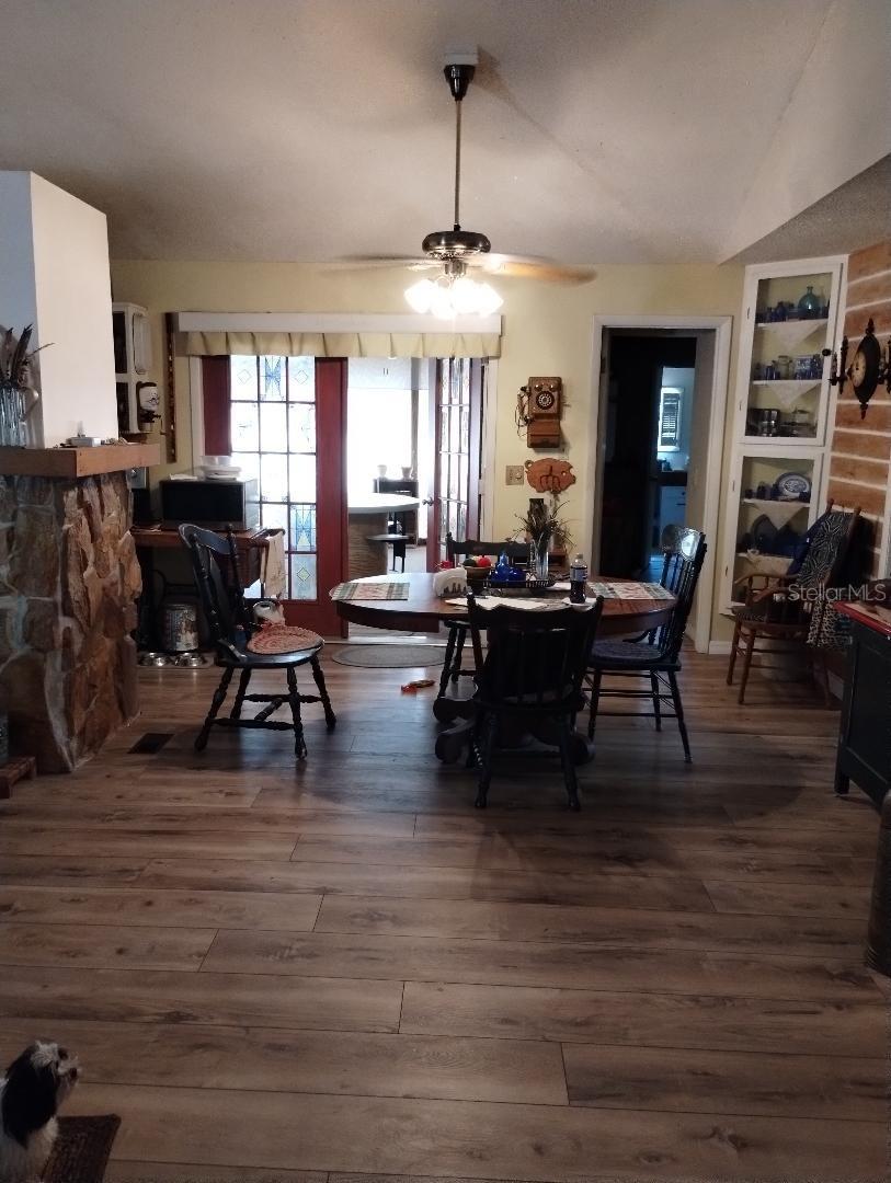 Listing photo id 4 for 7608 Chenkin