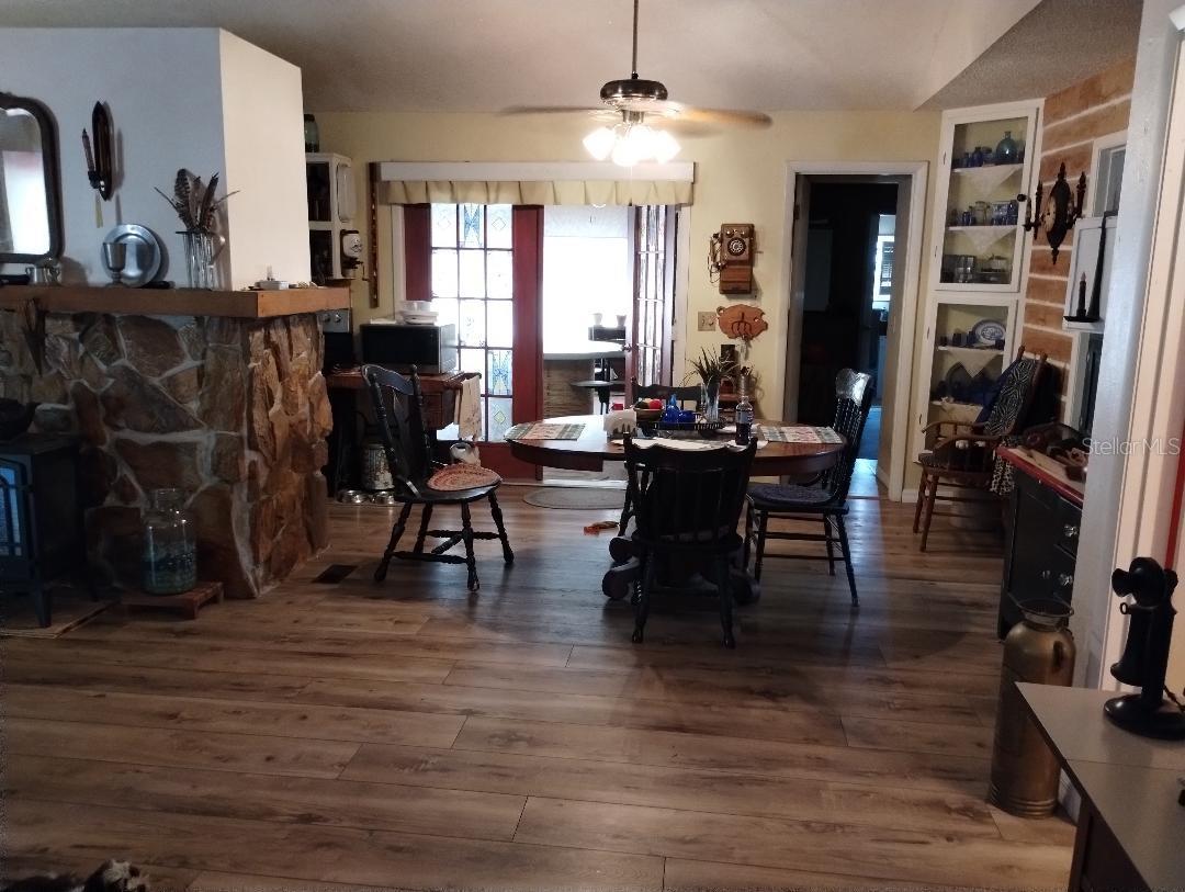 Listing photo id 5 for 7608 Chenkin