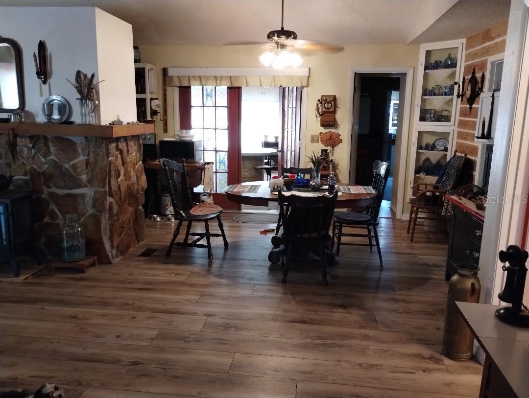 Listing photo id 6 for 7608 Chenkin