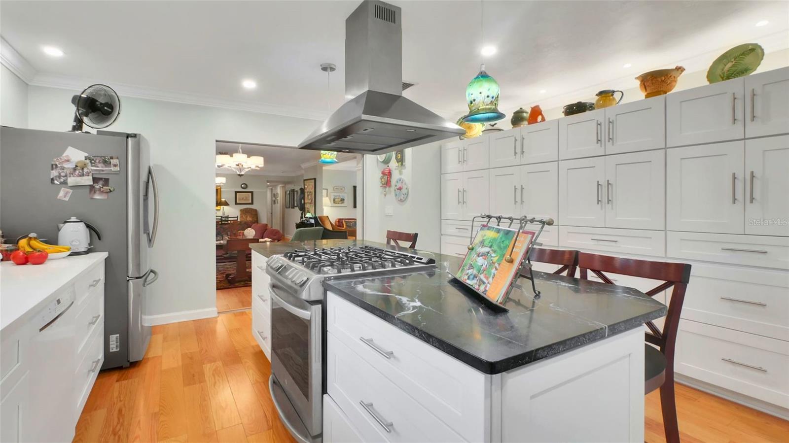 Image 12 of 38 For 6011 Tangerine Avenue S