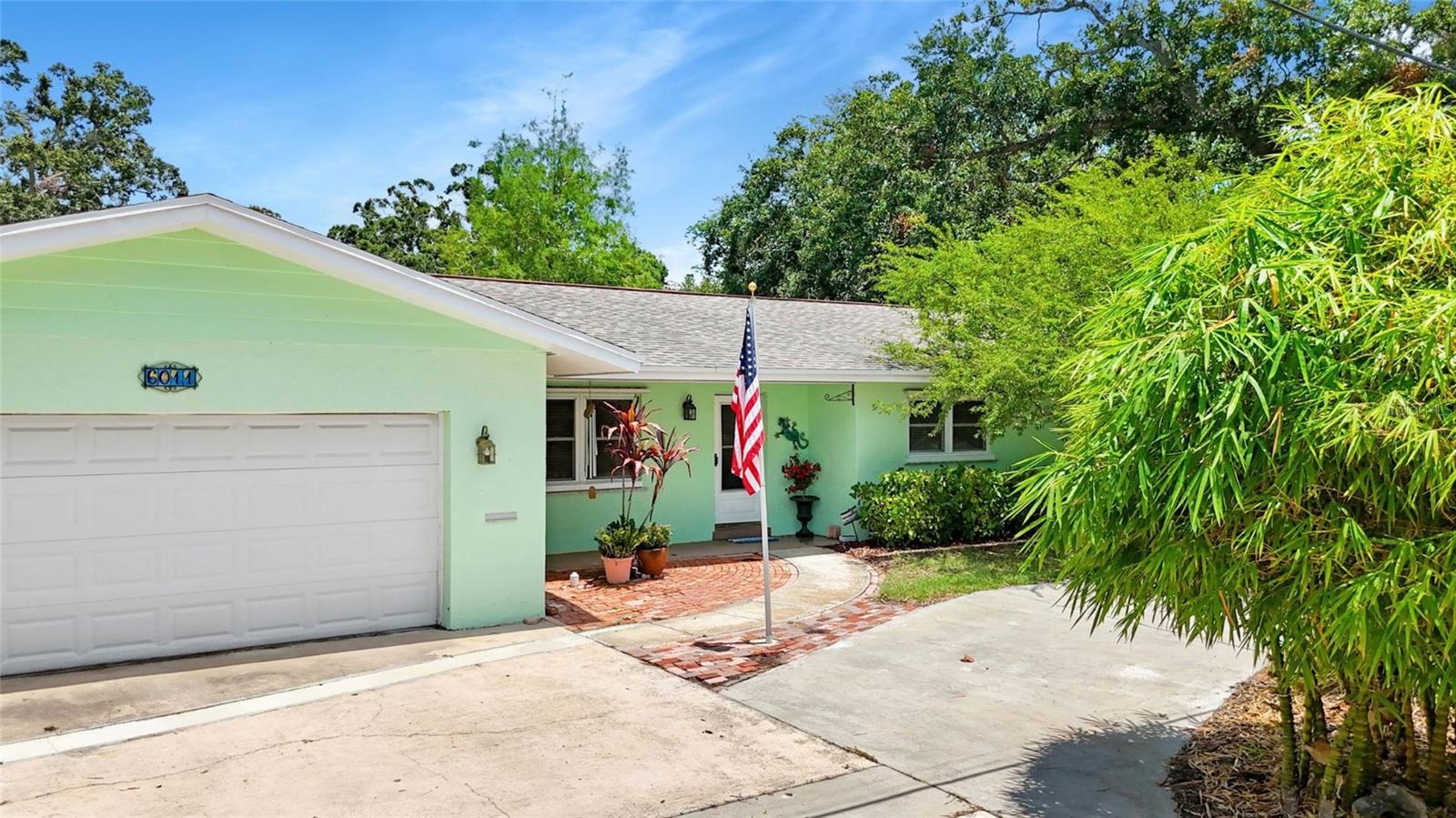 Image 3 of 38 For 6011 Tangerine Avenue S