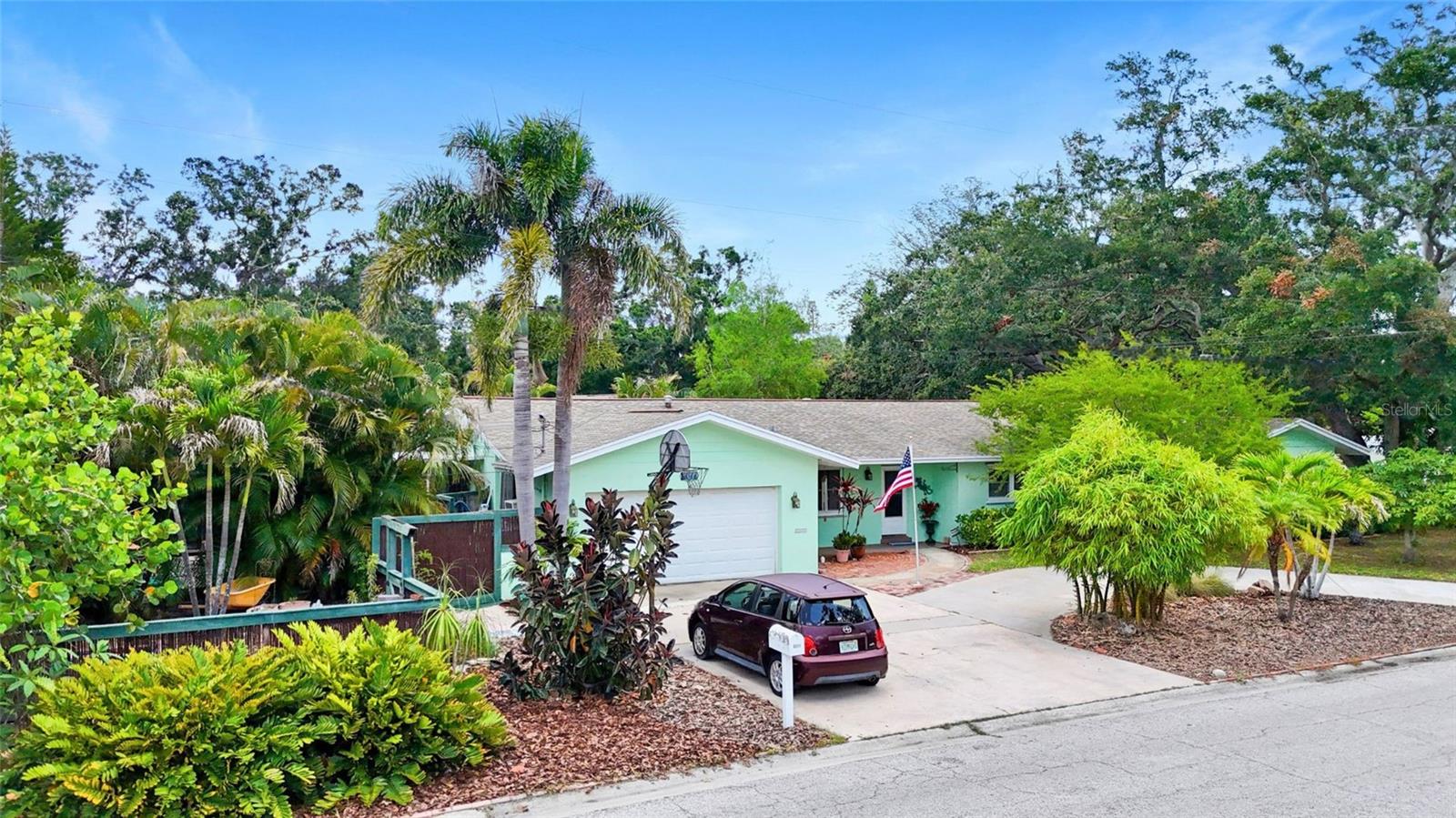 Image 4 of 38 For 6011 Tangerine Avenue S