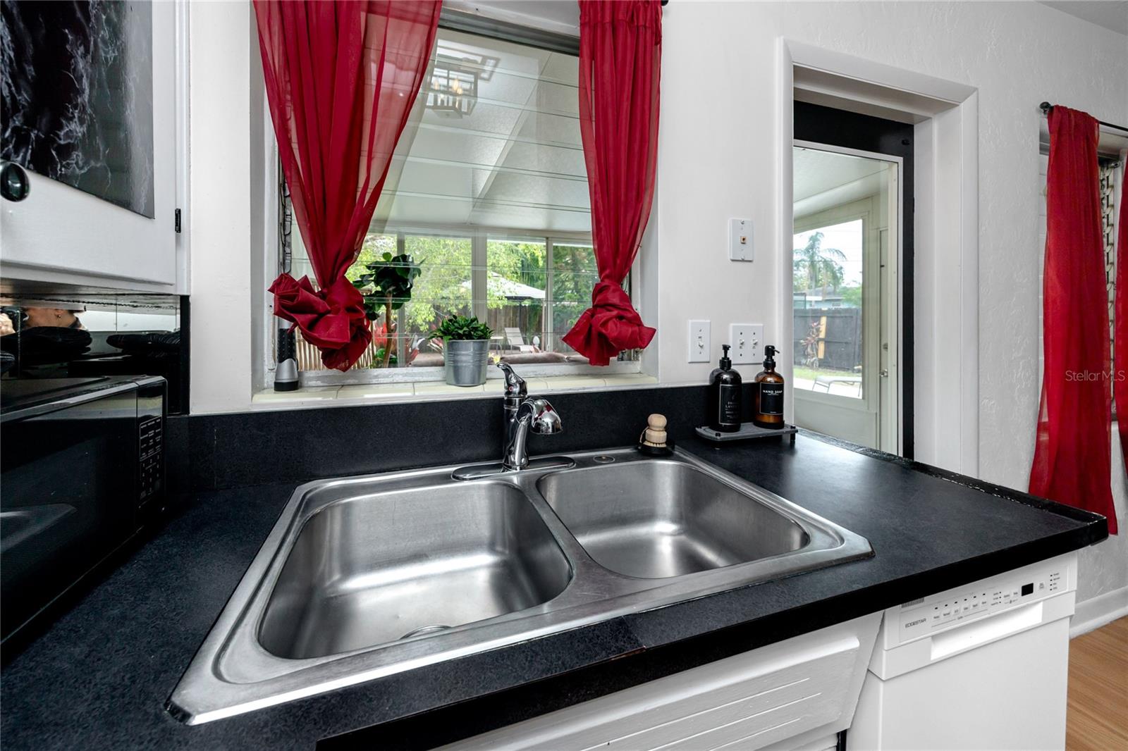 Image 15 of 37 For 614 12th Street Nw