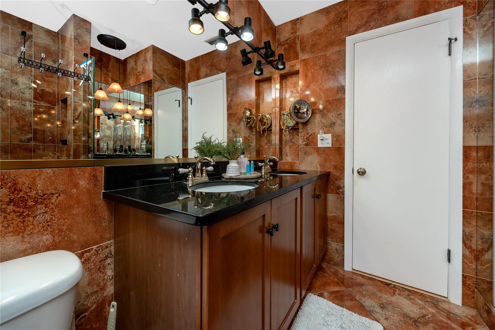 Image 18 of 37 For 614 12th Street Nw
