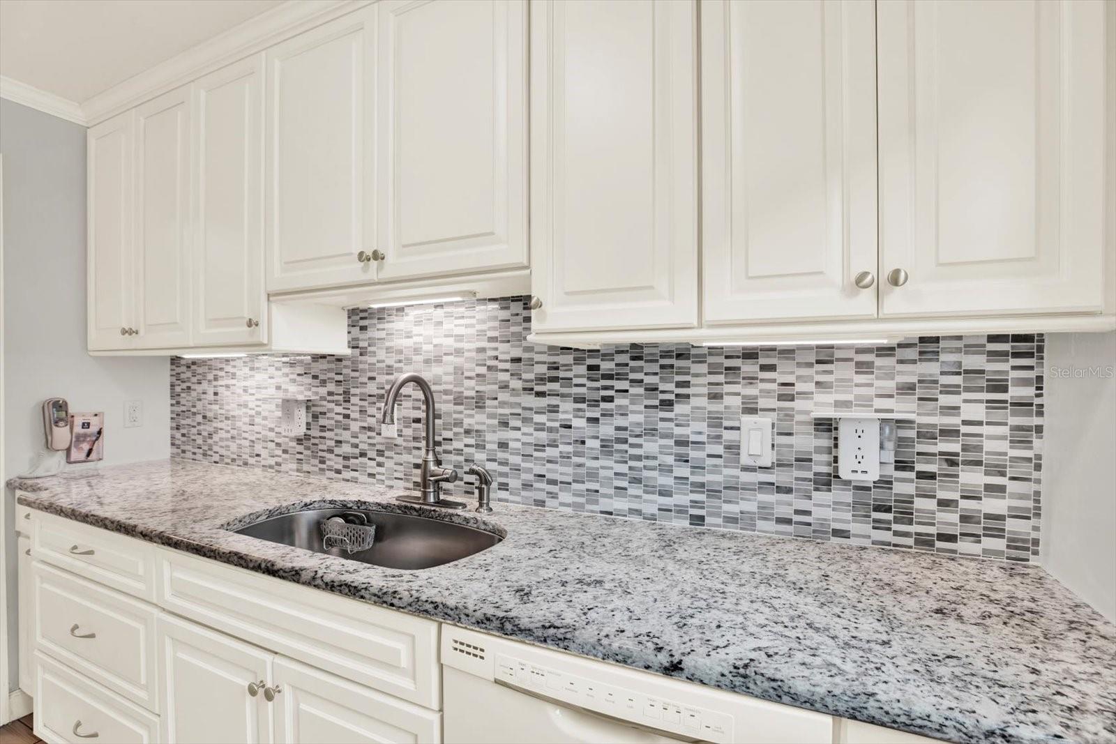 Image 10 of 38 For 5501 80th Street N 206