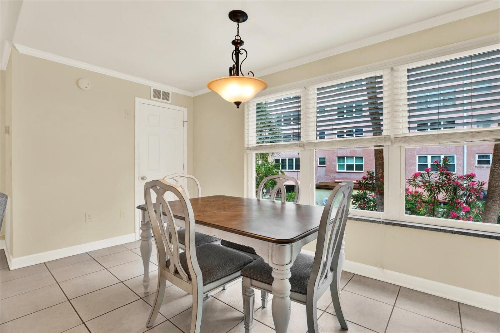 Image 11 of 38 For 5501 80th Street N 206