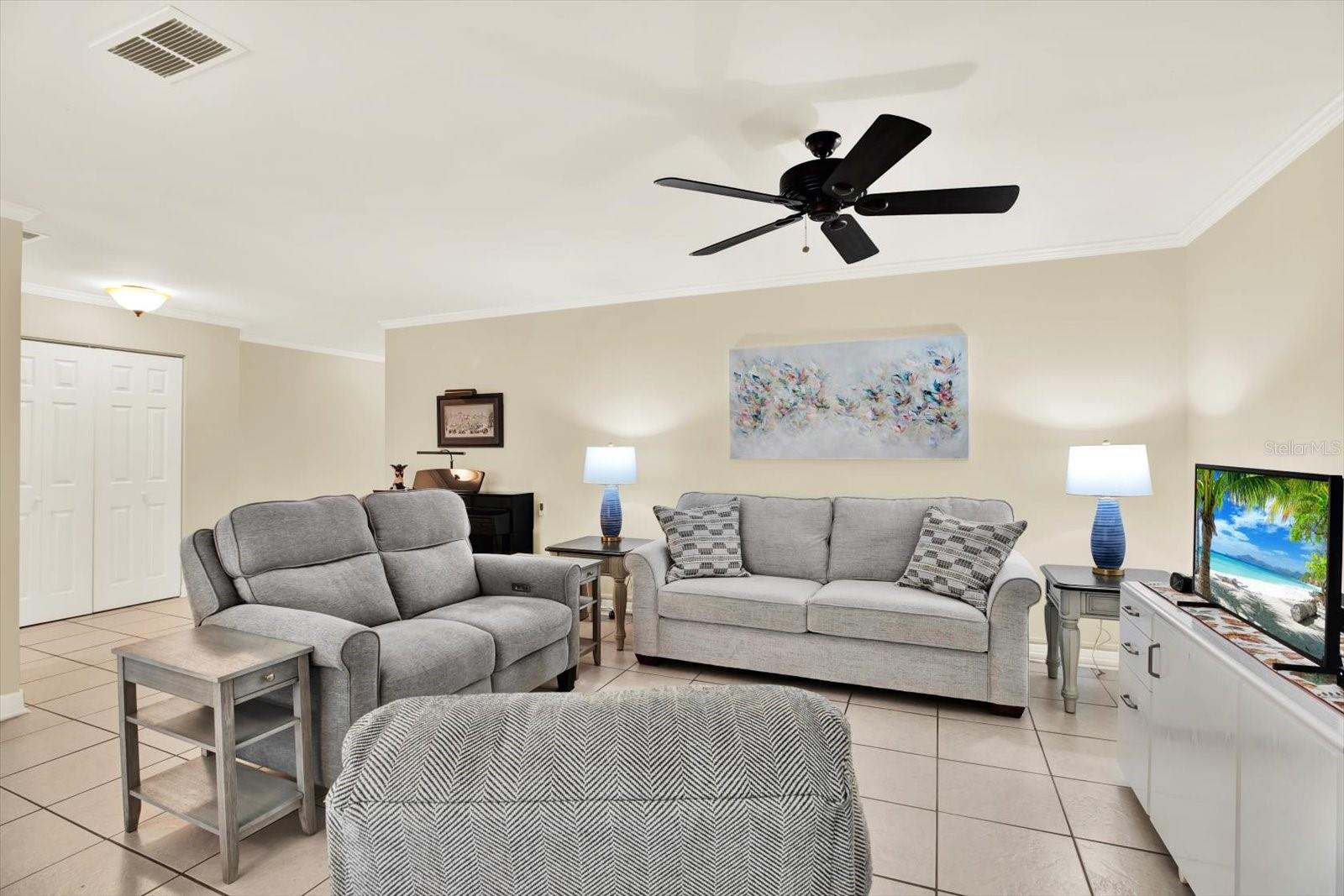 Image 7 of 38 For 5501 80th Street N 206