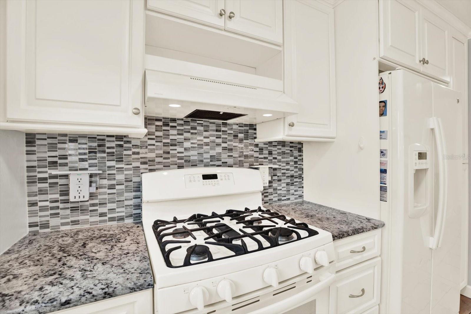 Image 9 of 38 For 5501 80th Street N 206