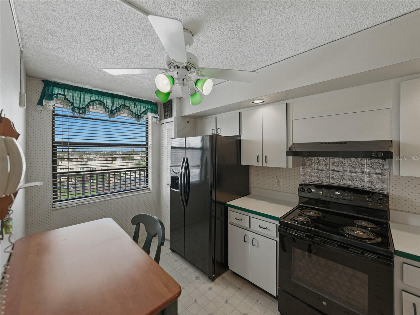 Image 10 of 38 For 7600 Sun Island Drive S 603